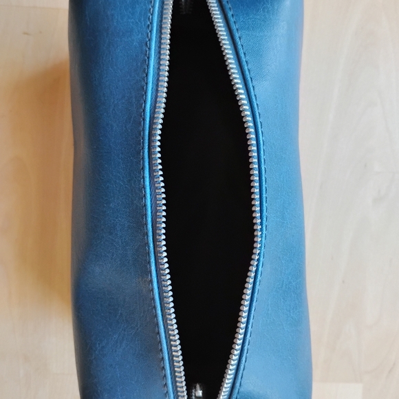 Matt & Nat L'OCCTAINE Make Up Bag - Picture 8 of 8